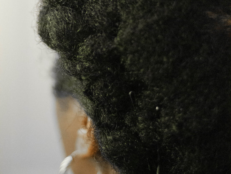How to Keep African American Hair From Frizzing in Humidity